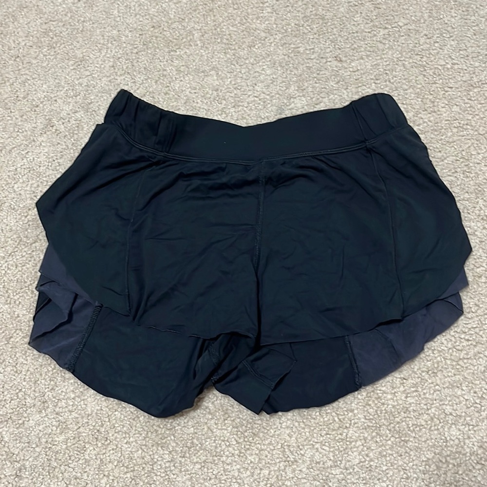 Women Lululemon flown shorts. Good condition